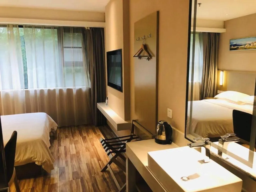 Bed in City Comfort Inn Wuhan Central China Normal University Dahuquan Metro Station