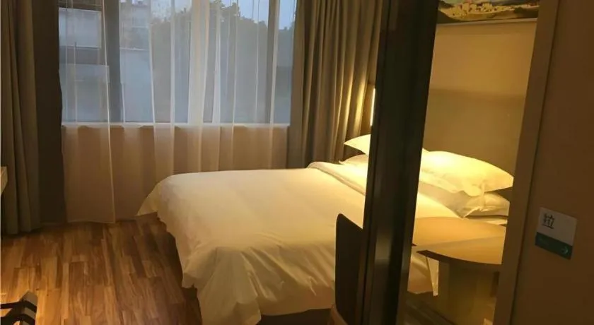 Bed in City Comfort Inn Wuhan Central China Normal University Dahuquan Metro Station