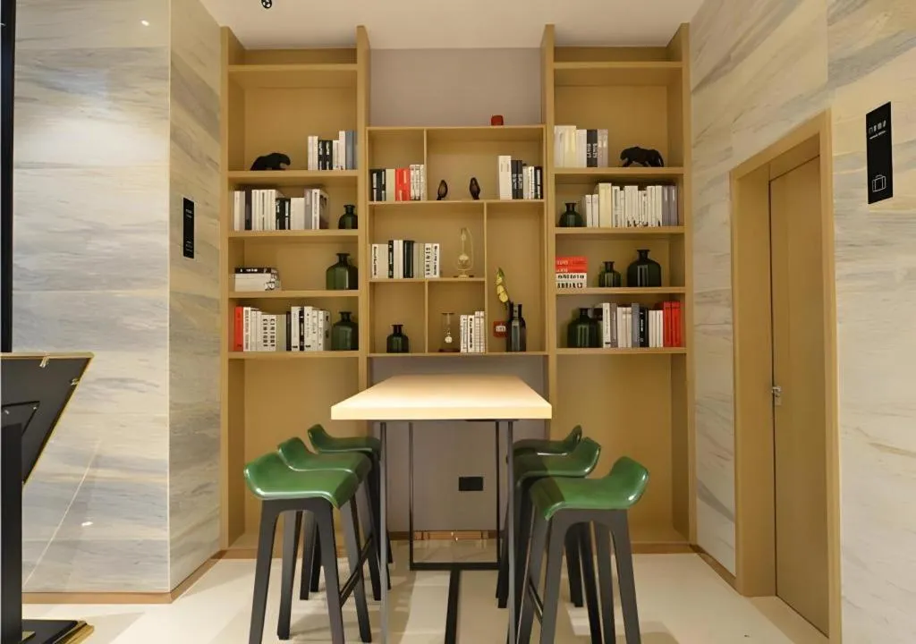 City Comfort Inn Wuhan Optics Valley OuYada Yangjiawan Metro Station