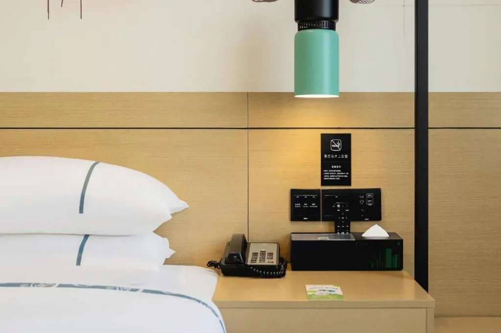 Bed in City Comfort Inn Wuhan Optics Valley OuYada Yangjiawan Metro Station