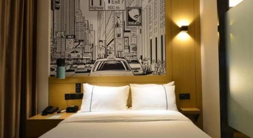 Bed in City Comfort Inn Wuhan Optics Valley OuYada Yangjiawan Metro Station