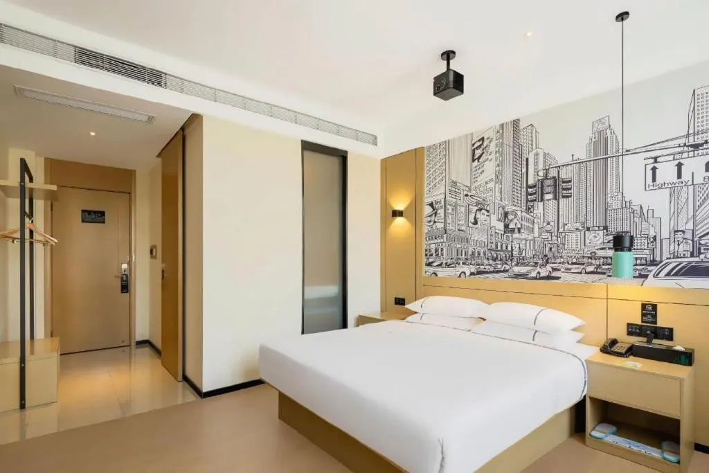 Bed in City Comfort Inn Wuhan Optics Valley OuYada Yangjiawan Metro Station