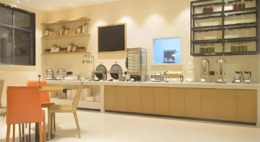 City Comfort Inn Wuhan Optics Valley OuYada Yangjiawan Metro Station