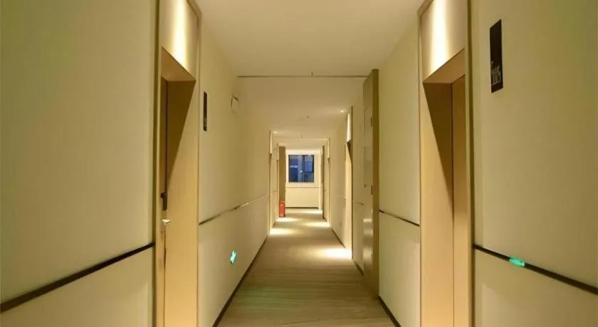 City Comfort Inn Wuhan Optics Valley OuYada Yangjiawan Metro Station