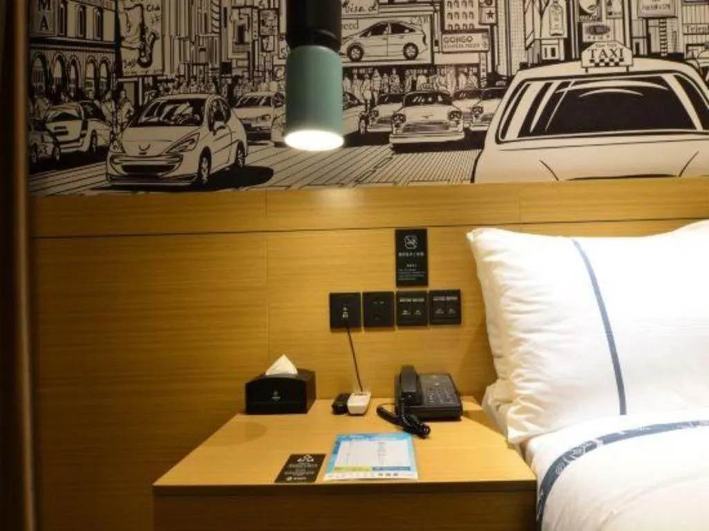 Bed in City Comfort Inn Wuhan Optics Valley OuYada Yangjiawan Metro Station