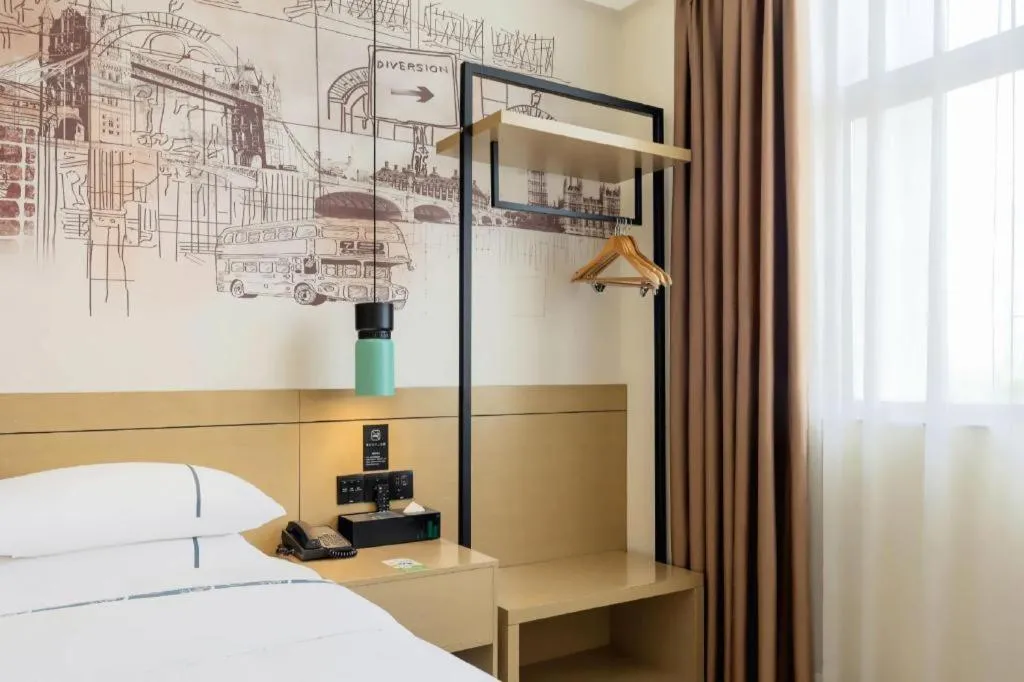 Bed in City Comfort Inn Wuhan Optics Valley OuYada Yangjiawan Metro Station