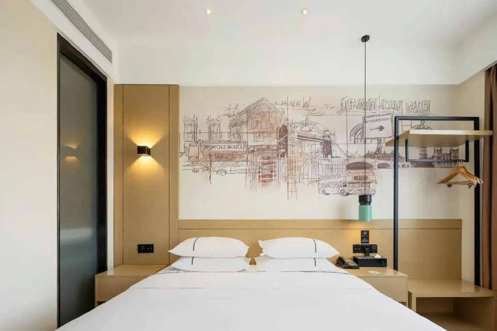 Bed in City Comfort Inn Wuhan Optics Valley OuYada Yangjiawan Metro Station