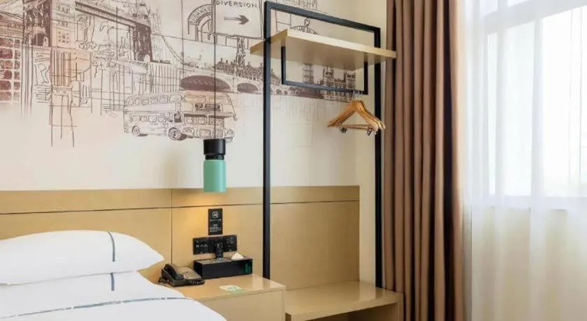 Bed in City Comfort Inn Wuhan Optics Valley OuYada Yangjiawan Metro Station