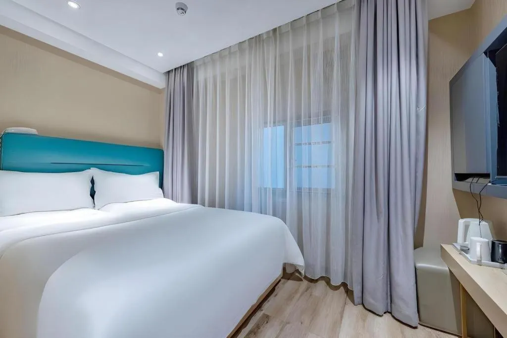 Bed in ZMAX Hotels Shenzhen Lianhuacun Metro Station