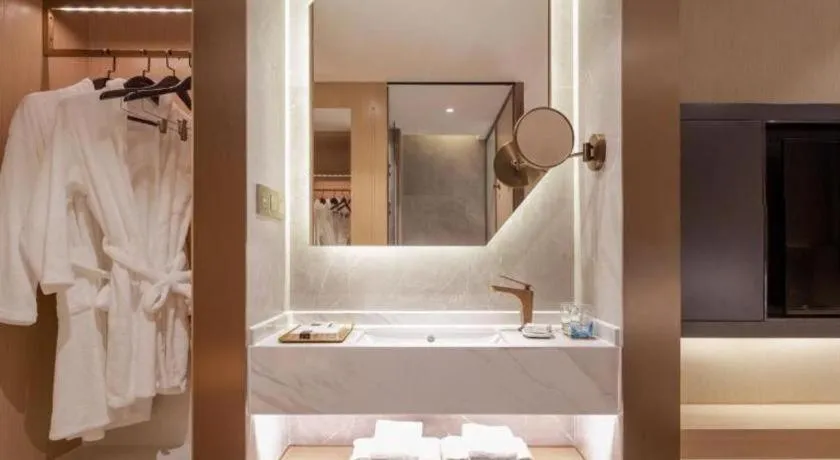 ZMAX Hotels Shenzhen Lianhuacun Metro Station