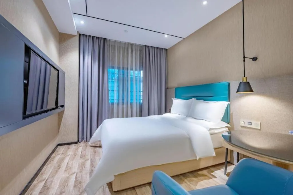 Bed in ZMAX Hotels Shenzhen Lianhuacun Metro Station