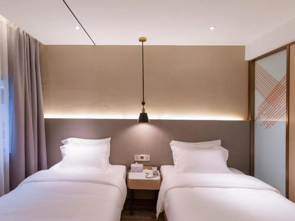 Bed in ZMAX Hotels Shenzhen Lianhuacun Metro Station