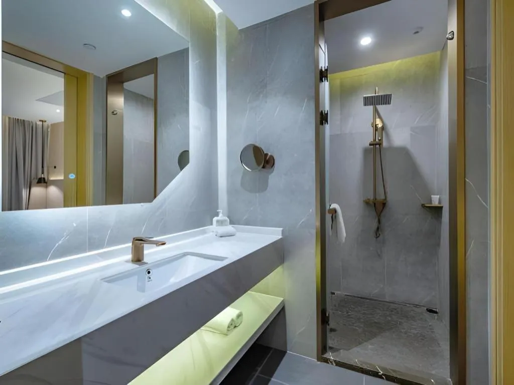 ZMAX Hotels Shenzhen Lianhuacun Metro Station