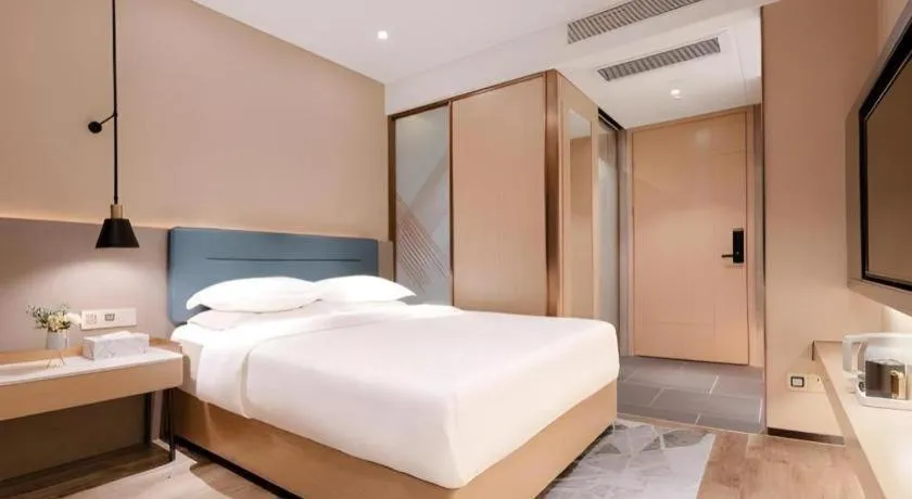 Bed in ZMAX Hotels Shenzhen Lianhuacun Metro Station