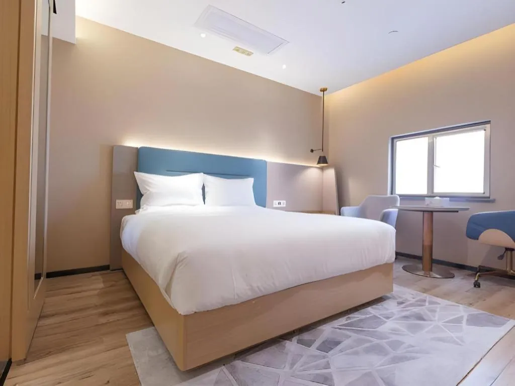 Bed in ZMAX Hotels Shenzhen Lianhuacun Metro Station