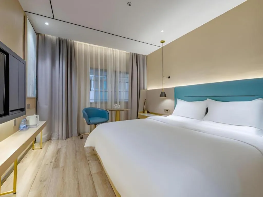 Bed in ZMAX Hotels Shenzhen Lianhuacun Metro Station