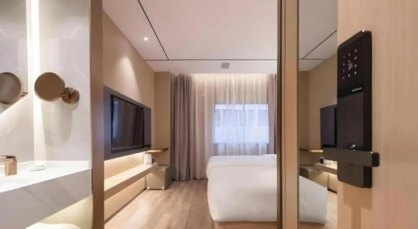 Bed in ZMAX Hotels Shenzhen Lianhuacun Metro Station