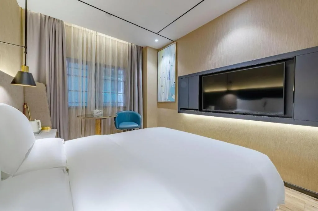 Bed in ZMAX Hotels Shenzhen Lianhuacun Metro Station