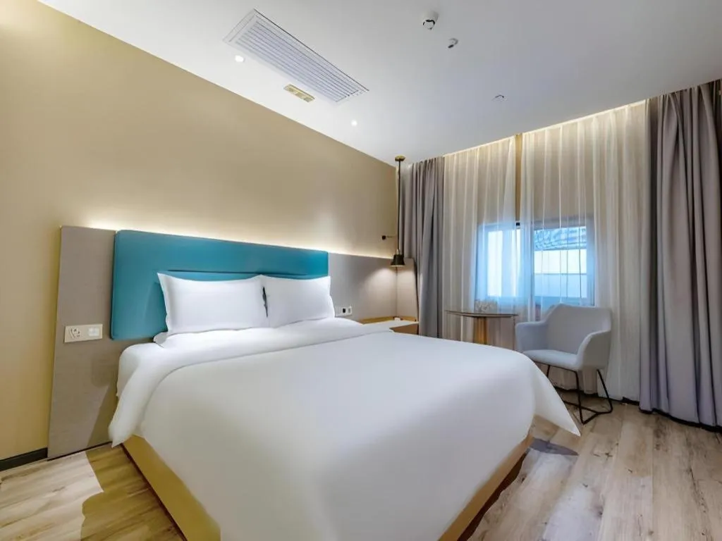 Bed in ZMAX Hotels Shenzhen Lianhuacun Metro Station