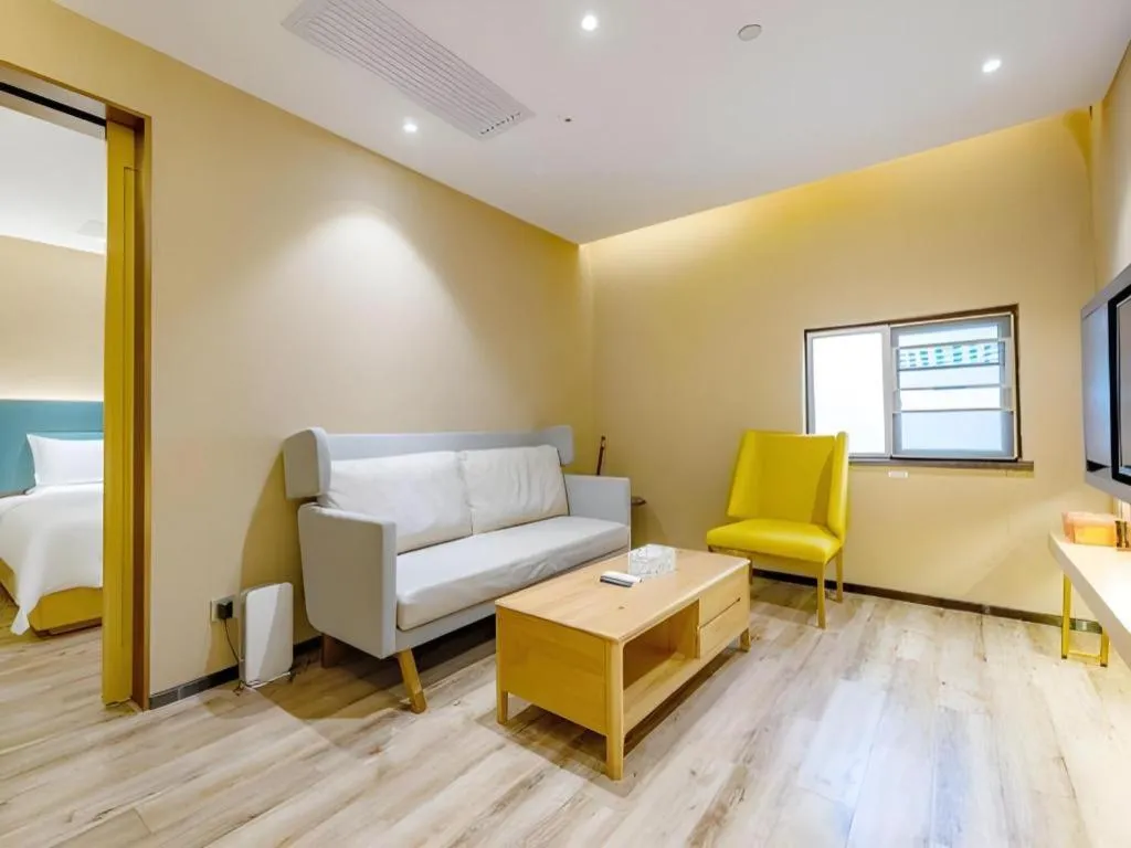 Bed in ZMAX Hotels Shenzhen Lianhuacun Metro Station