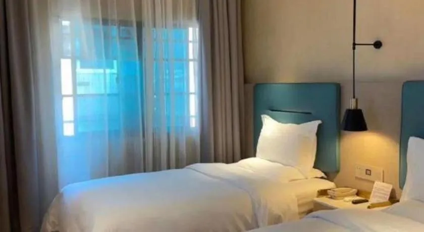 Bed in ZMAX Hotels Shenzhen Lianhuacun Metro Station