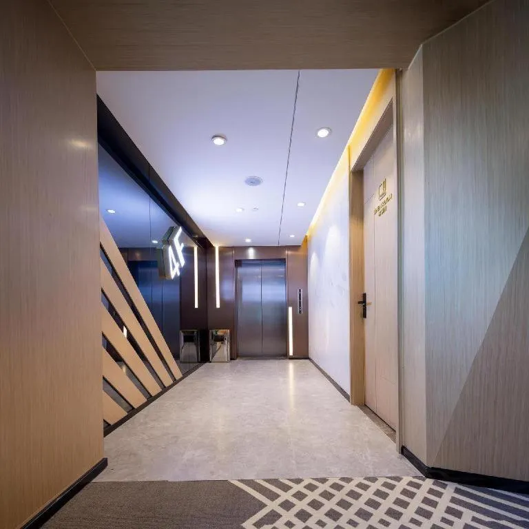 ZMAX Hotels Shenzhen Lianhuacun Metro Station