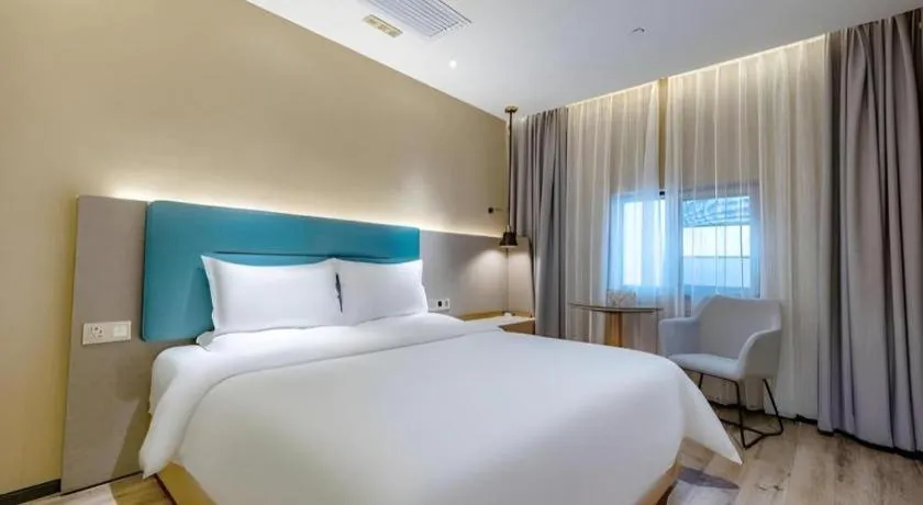 Bed in ZMAX Hotels Shenzhen Lianhuacun Metro Station