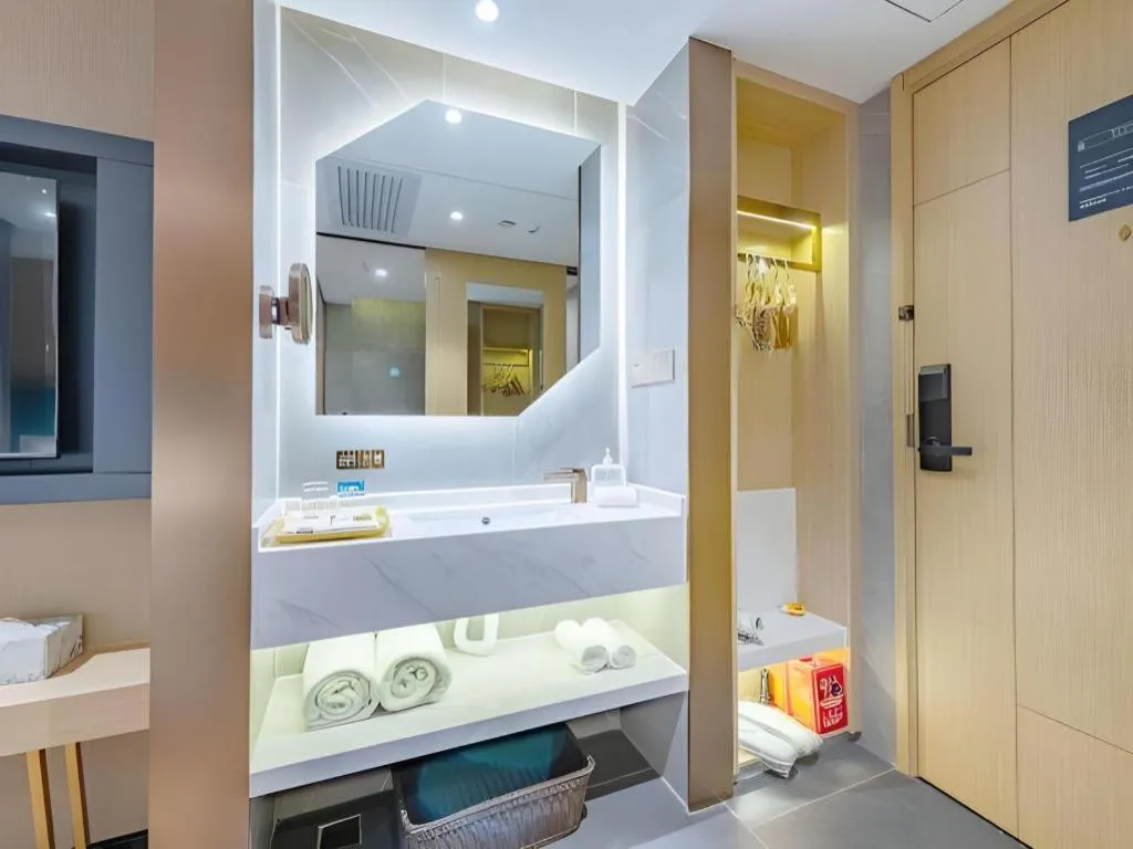 ZMAX Hotels Shenzhen Lianhuacun Metro Station