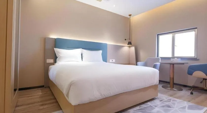 Bed in ZMAX Hotels Shenzhen Lianhuacun Metro Station