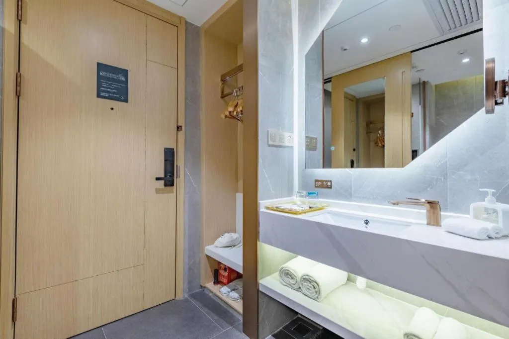 ZMAX Hotels Shenzhen Lianhuacun Metro Station