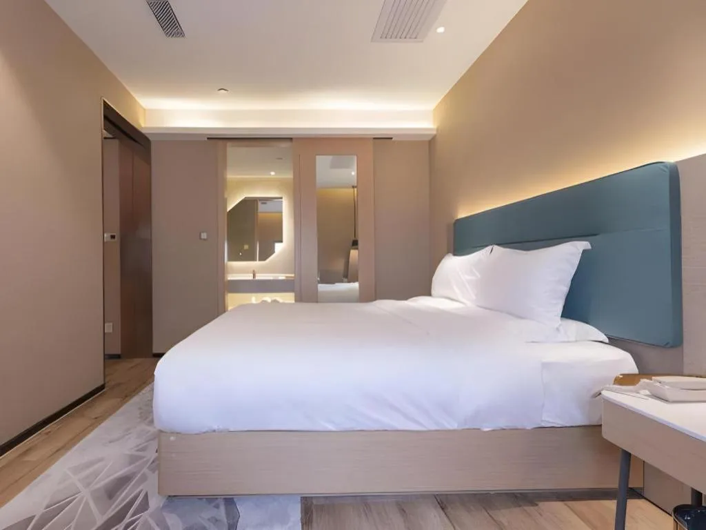 Bed in ZMAX Hotels Shenzhen Lianhuacun Metro Station