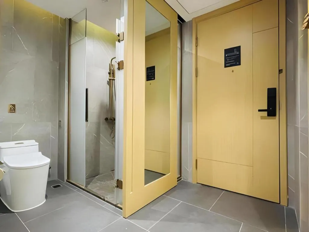 ZMAX Hotels Shenzhen Lianhuacun Metro Station