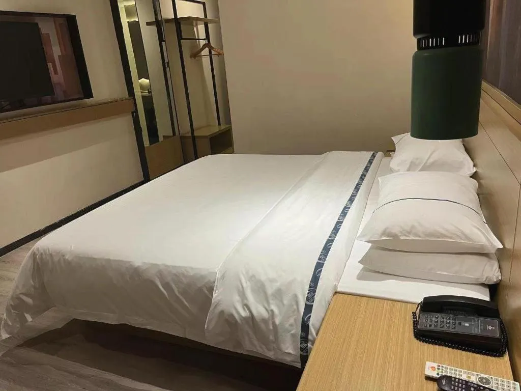 Bed in City Comfort Inn Dongguan Wangniudun