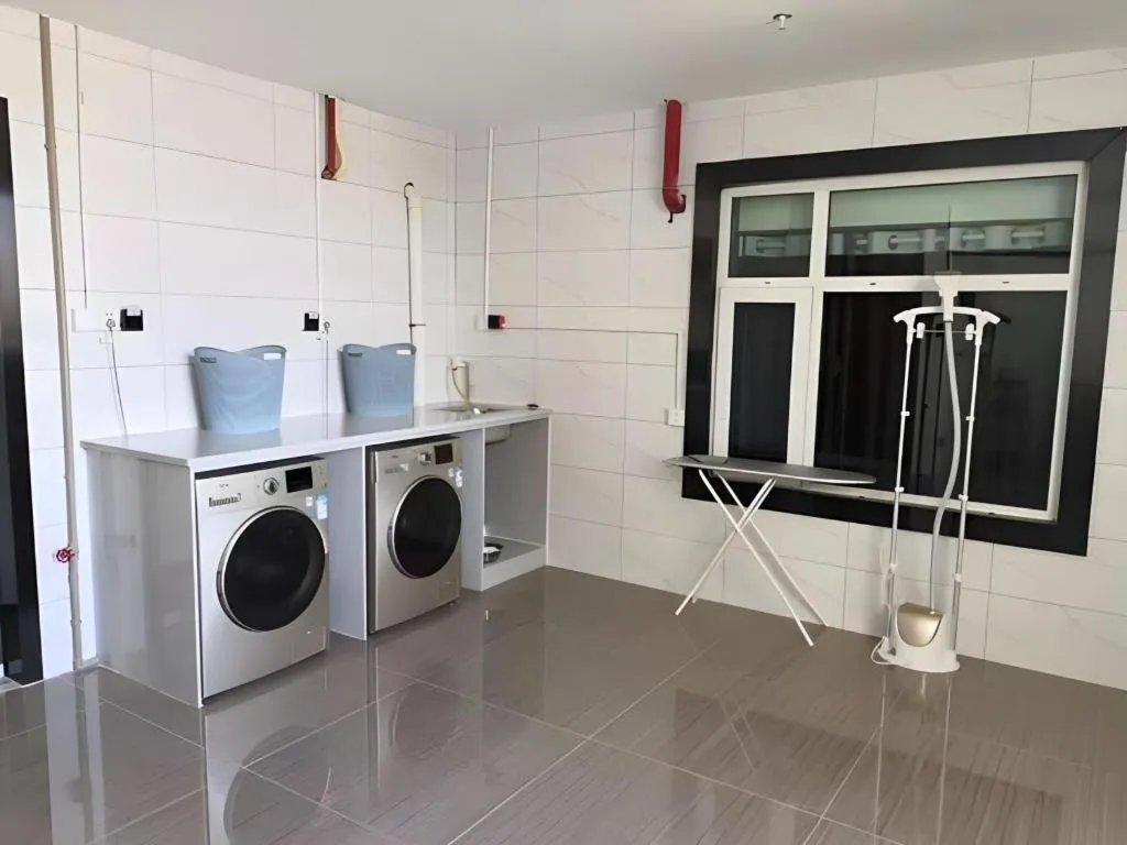 Borrman Hotel Dongguan Houjie Wanda Plaza Liaoxia Metro Station