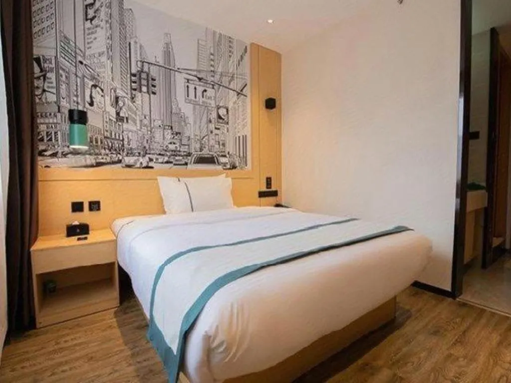 Bed in City Comfort Inn Kunming Xi'an Kang Road