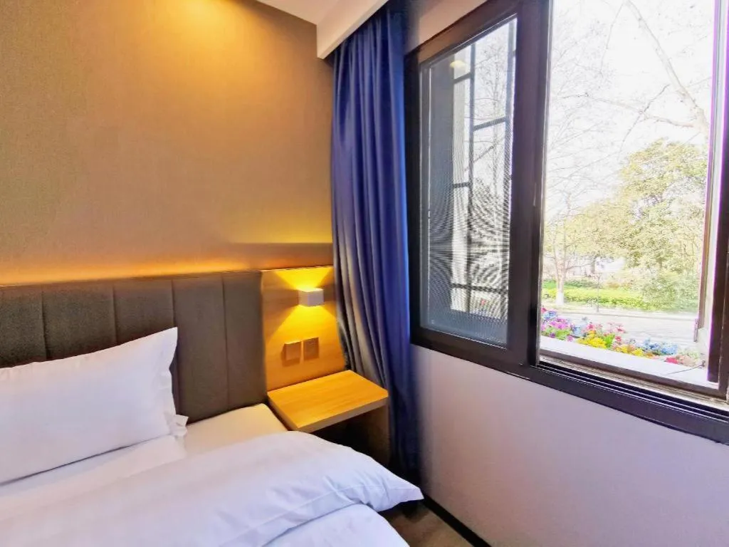 Bed in 7 Days Premium Hotel Hangzhou West lake Hubin