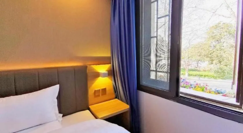 Bed in 7 Days Premium Hotel Hangzhou West lake Hubin