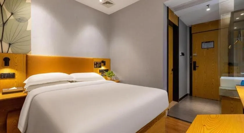 Bed in GreenTree Inn Express Fuzhou Le'an County Government Sijiu Square