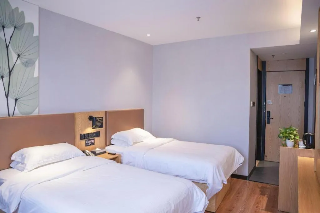 Bed in GreenTree Inn Express Fuzhou Le'an County Government Sijiu Square