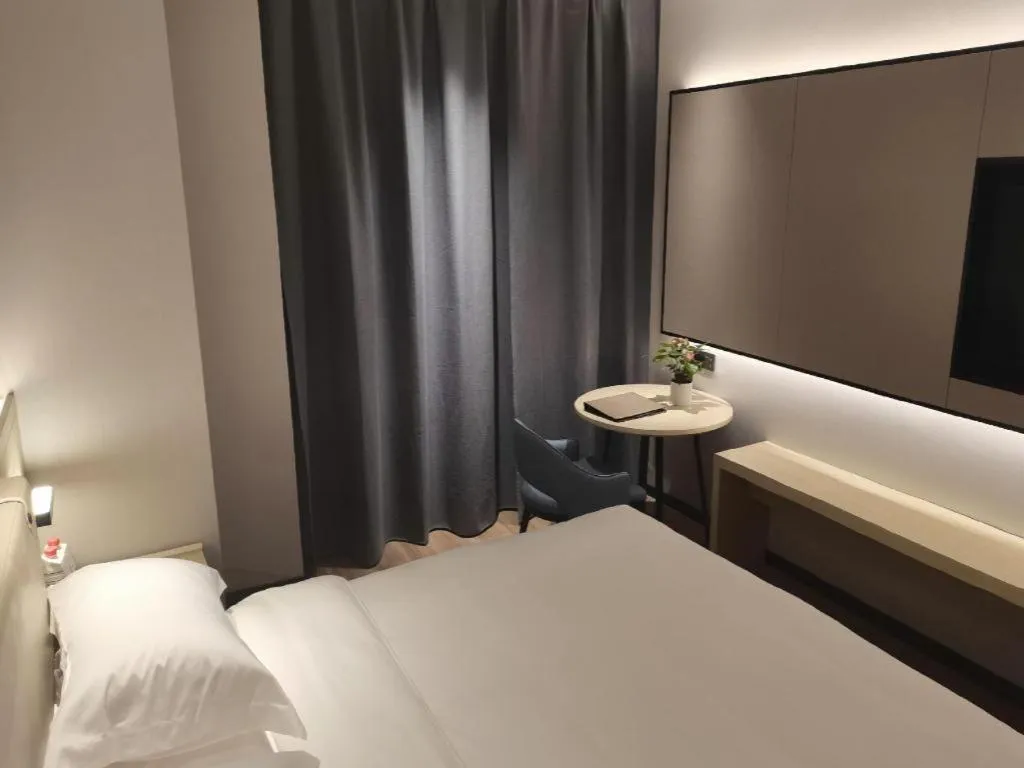 Bed in VX Hotel Hubei Wuhan Hongshan District 1st Guanggu Road