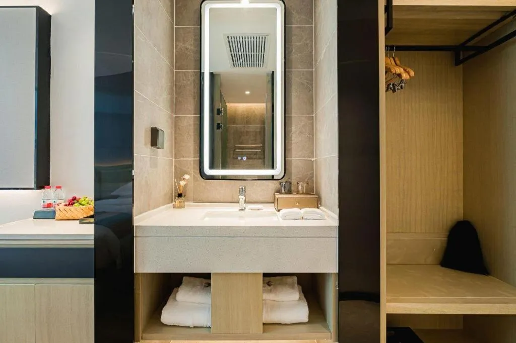 VX Hotel Hubei Wuhan Hongshan District 1st Guanggu Road