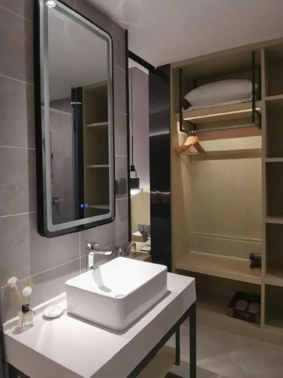 VX Hotel Hubei Wuhan Hongshan District 1st Guanggu Road