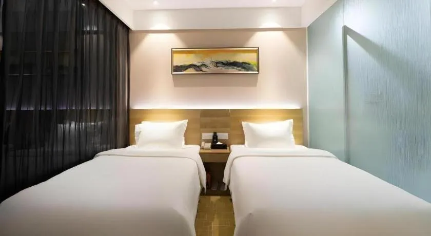 Bed in GreenTree Alliance Hotel Shenzhen Yantian District Dameisha