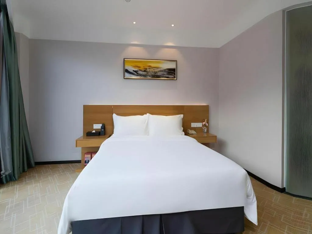 Bed in GreenTree Alliance Hotel Shenzhen Yantian District Dameisha