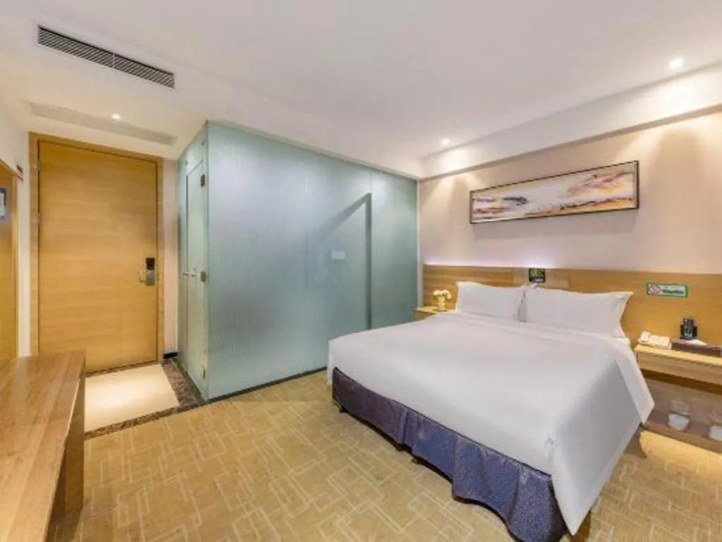 Bed in GreenTree Alliance Hotel Shenzhen Yantian District Dameisha