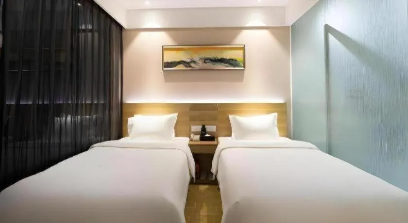 Bed in GreenTree Alliance Hotel Shenzhen Yantian District Dameisha