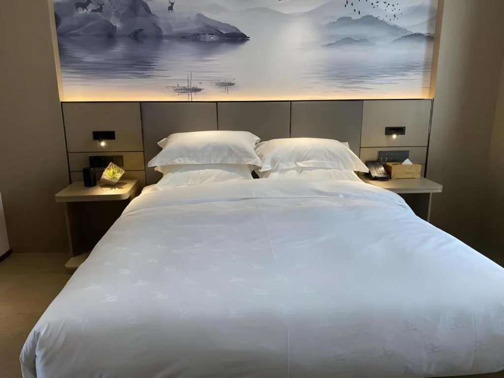 Bed in GreenTree Alliance Hotel Shenzhen Yantian District Dameisha