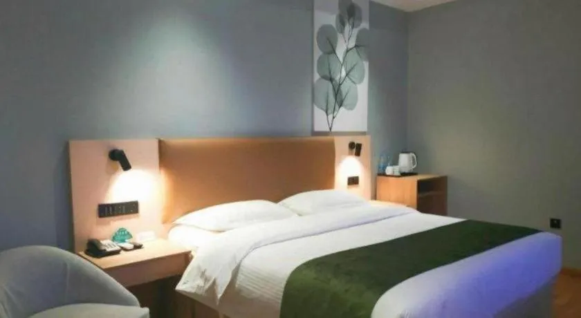 Bed in GreenTree Inn Express Suzhou Luzhi Ancient Town Scenic Area Xiaoshi Road