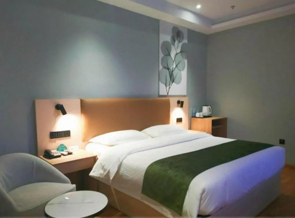 Bed in GreenTree Inn Express Suzhou Luzhi Ancient Town Scenic Area Xiaoshi Road