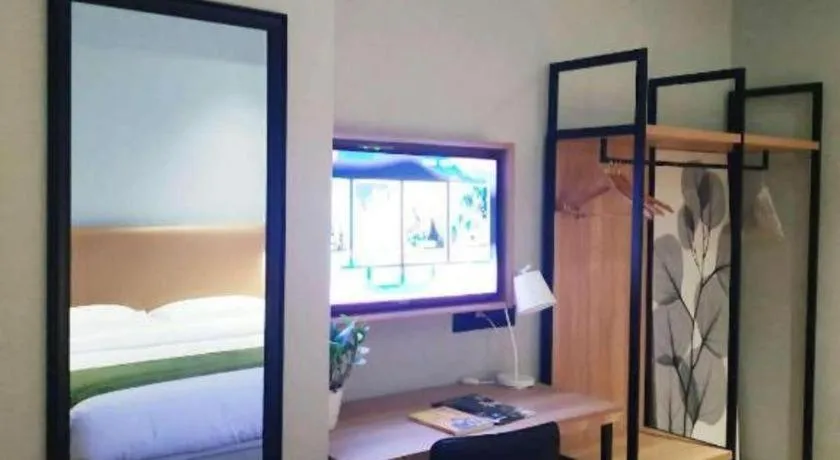 Bed in GreenTree Inn Express Suzhou Luzhi Ancient Town Scenic Area Xiaoshi Road